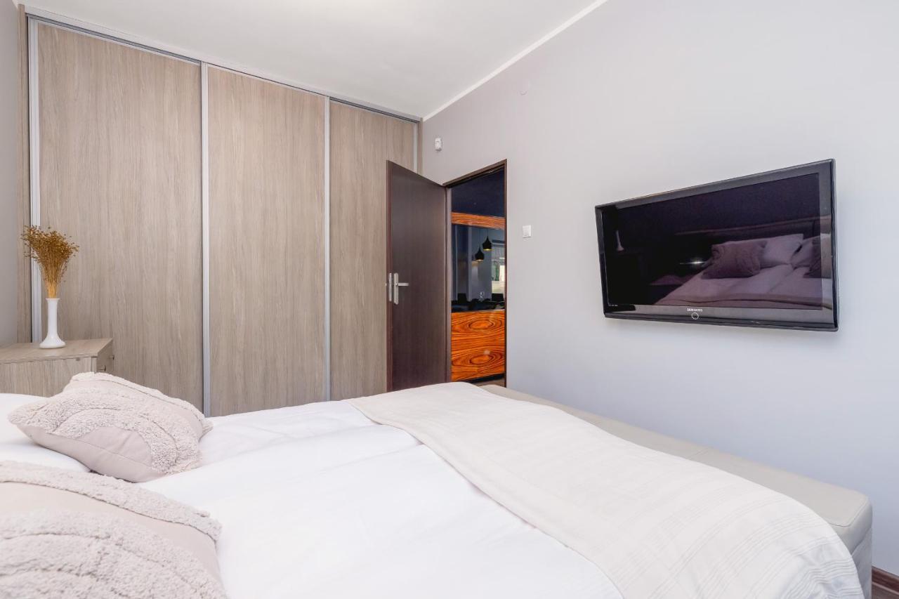 Stylish Korfantego Apartment Next To Spodek By Noclegi Renters Катовіце Екстер'єр фото